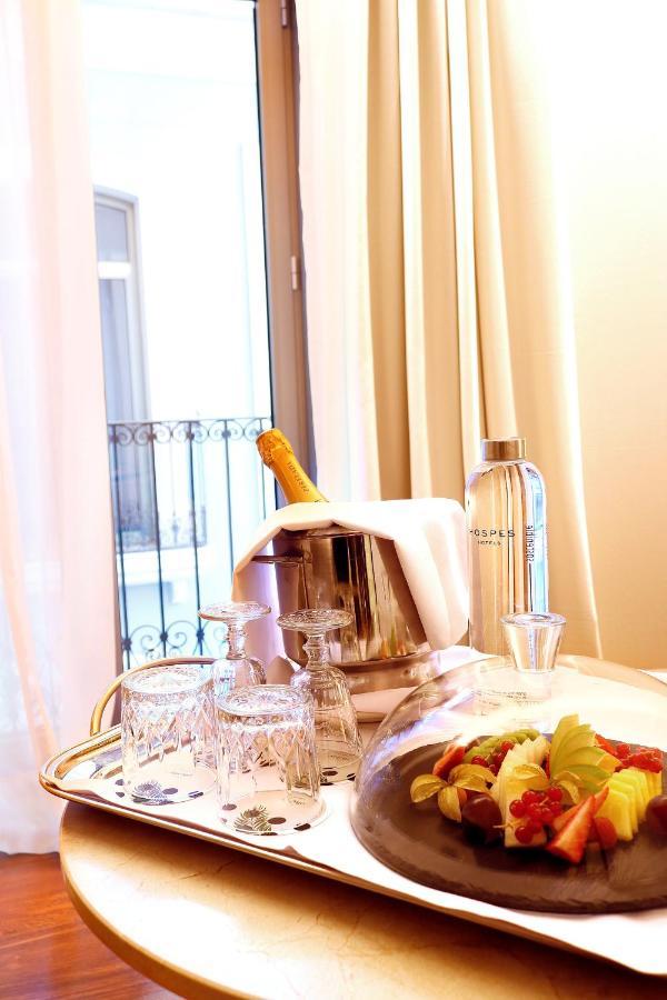 Hospes Amérigo Alicante Esterno foto A bottle of champagne in a cooler