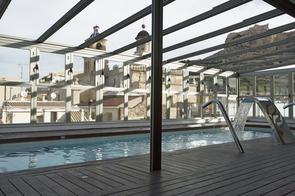 Hospes Amérigo Alicante Esterno foto Hotel's rooftop pool
