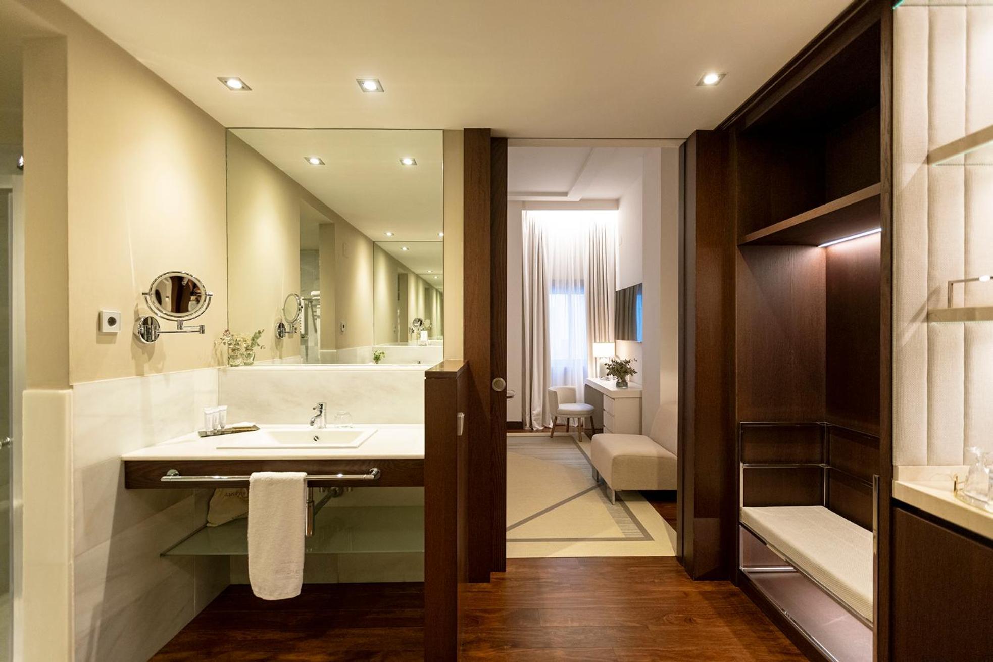 Hospes Amérigo Alicante Esterno foto Bathroom
