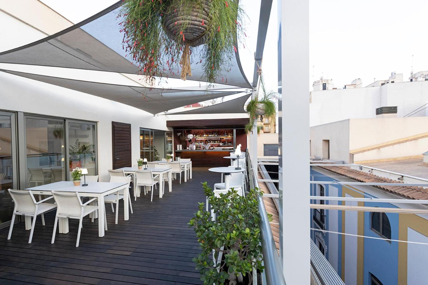 Hospes Amérigo Alicante Esterno foto The hotel's rooftop terrace