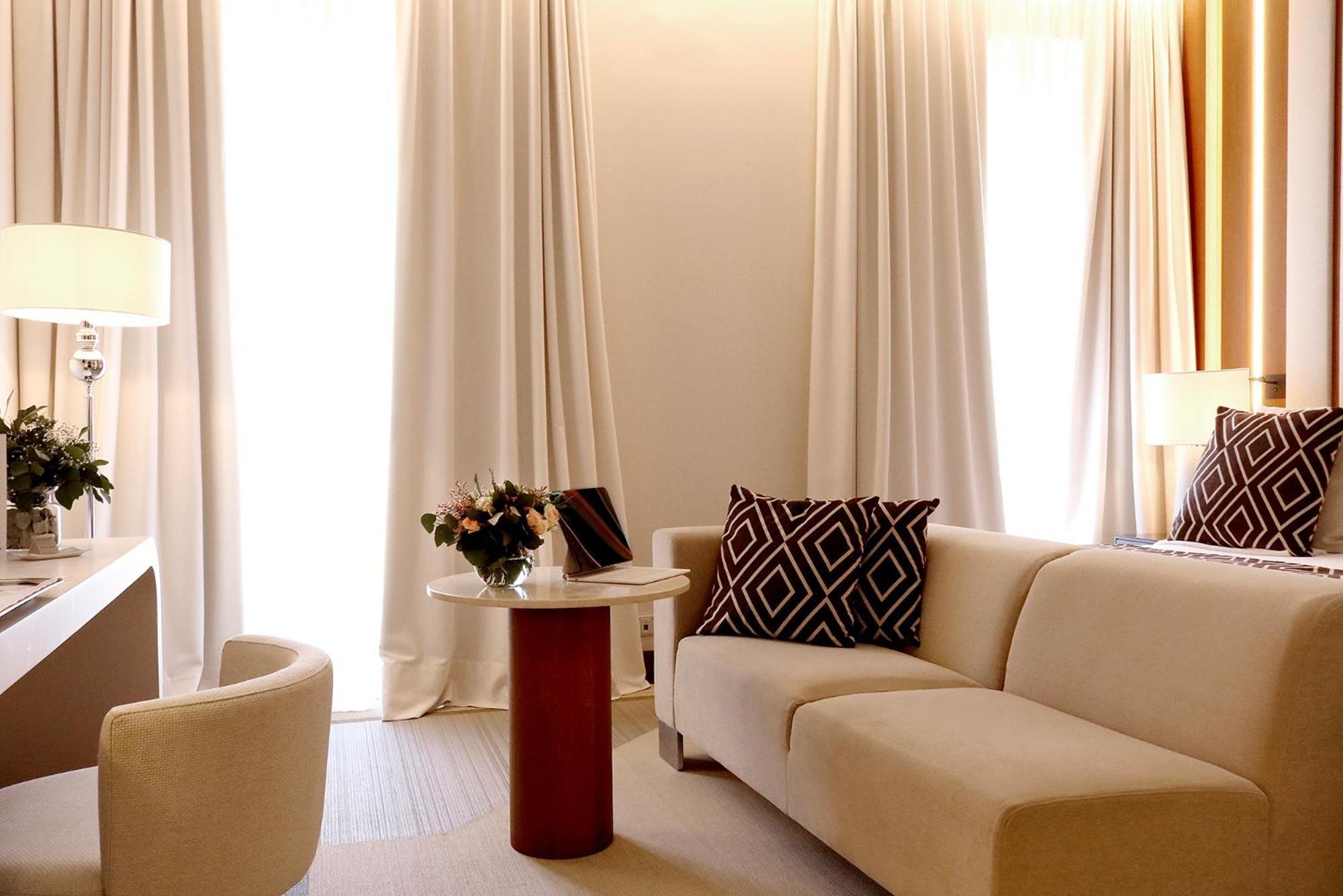 Hospes Amérigo Alicante Esterno foto A suite at the hotel
