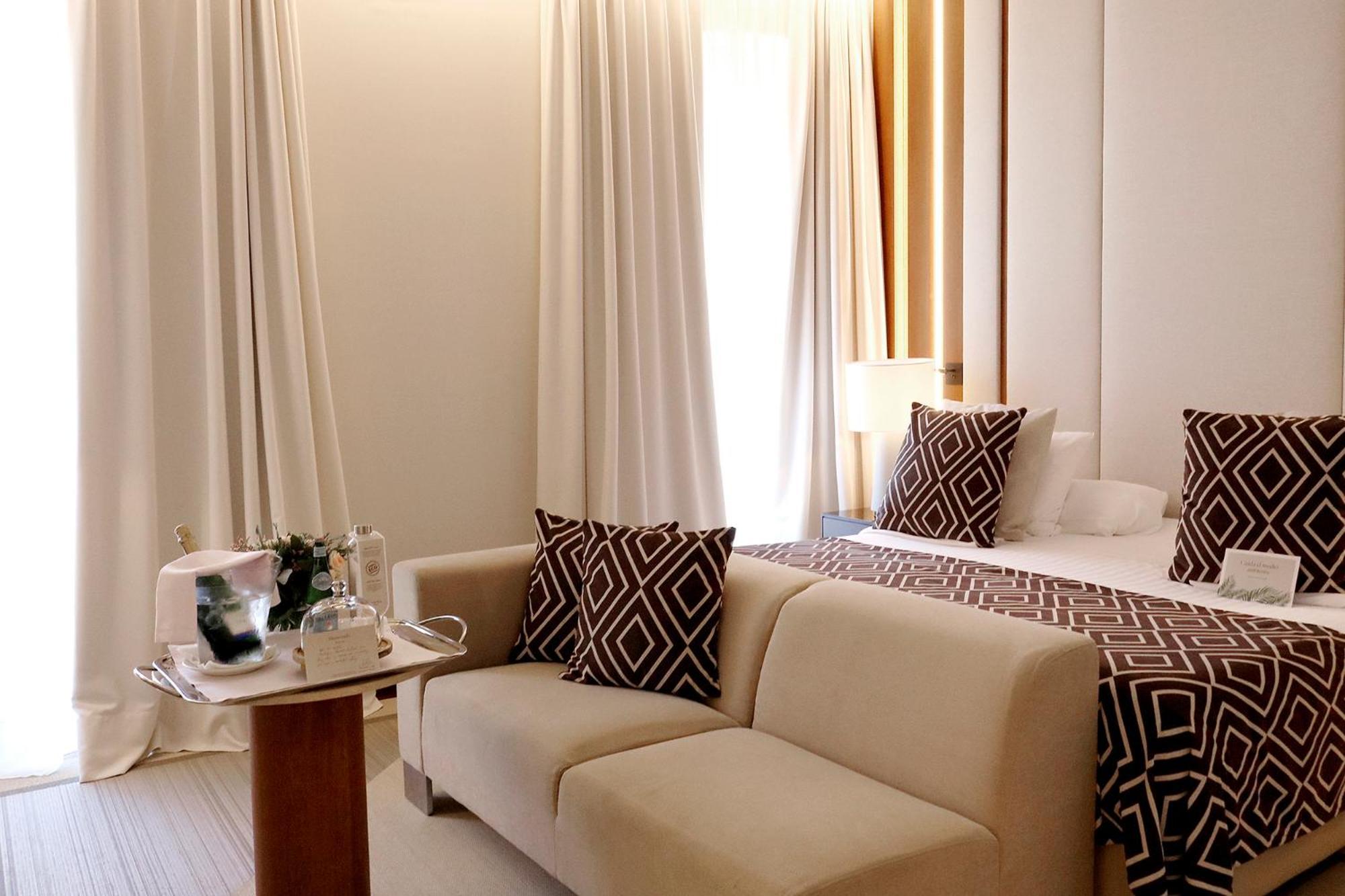 Hospes Amérigo Alicante Esterno foto A room at the hotel