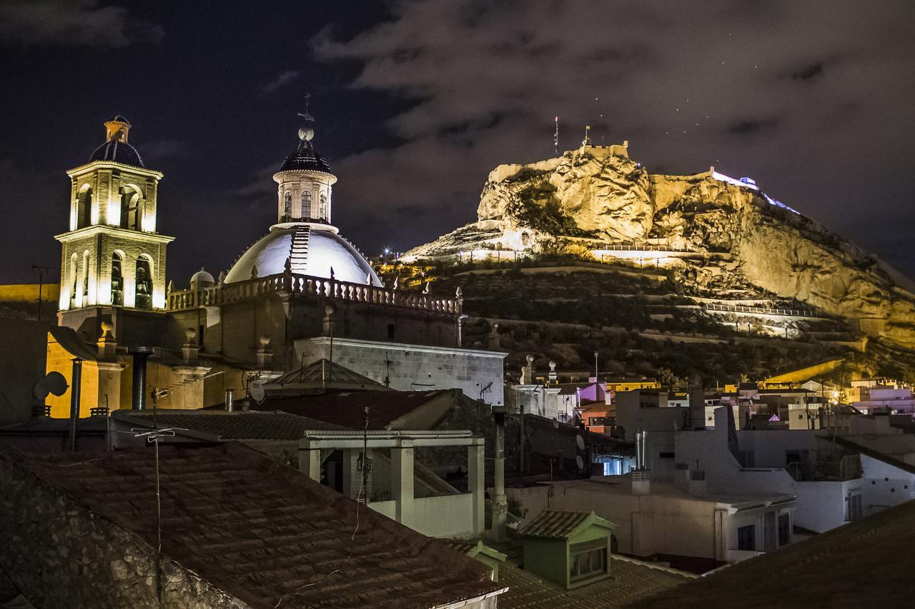 Hospes Amérigo Alicante Esterno foto The Rock of Gibraltar at night